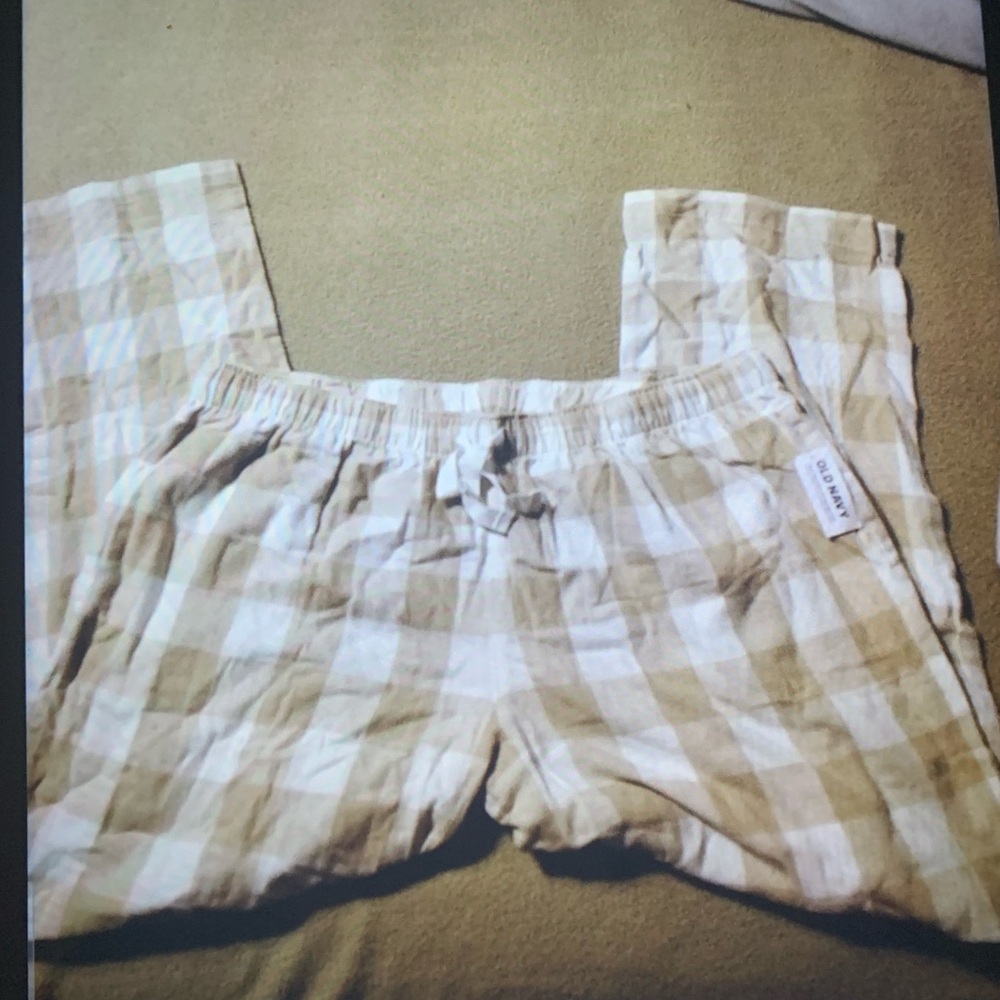 Brand new with tags! Old Navy unisex drawstring pajama pants. Sz XL.